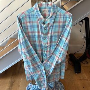 Faherty Button Down Shirt. XXL. Blue/Red.
